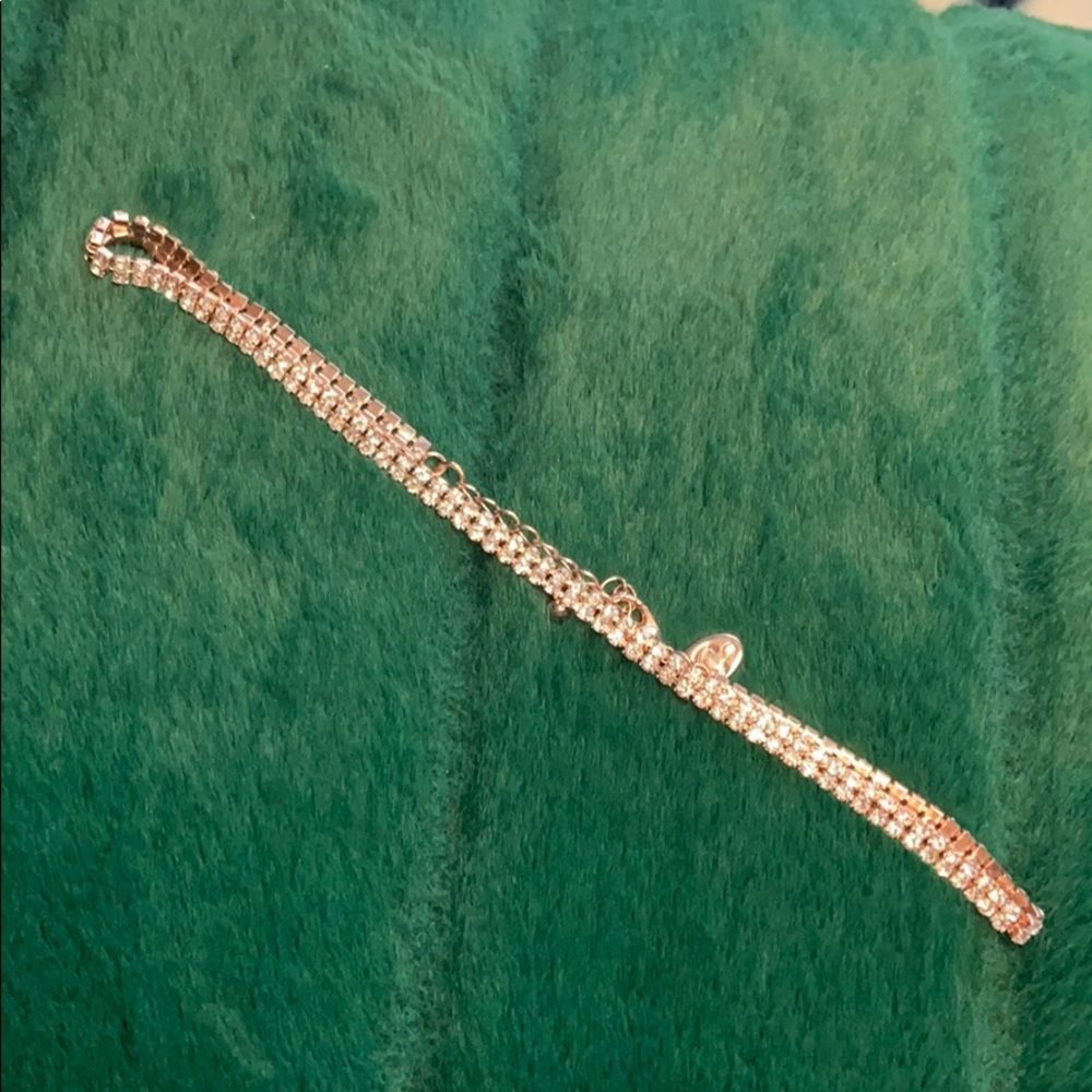 Never worn, bling choker